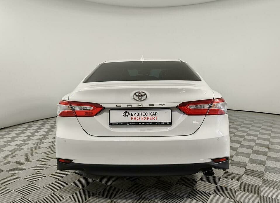 Toyota Camry 2.5 AT (181 л.с.)