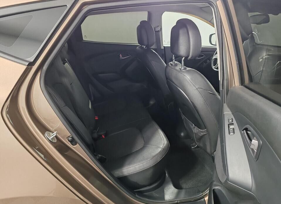 Hyundai ix35, I Рестайлинг 2.0 AT (150 л.с.)