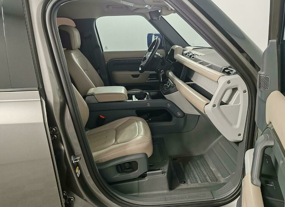Land Rover Defender 110 2.0d AT (200 л.с.) 4WD