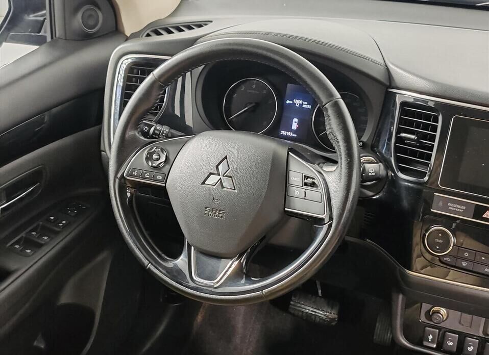 Mitsubishi Outlander, III Рестайлинг 3 2.0 CVT (146 л.с.) 4WD