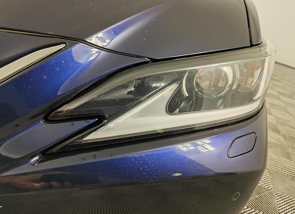 Lexus ES 250 2.5 AT (200 л.с.)