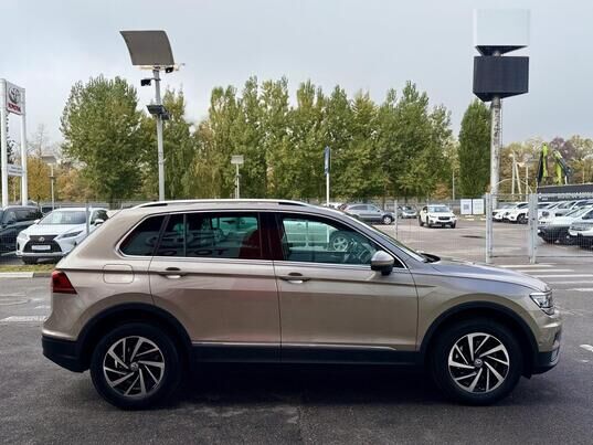 Volkswagen Tiguan, 2018 г., 188 142 км
