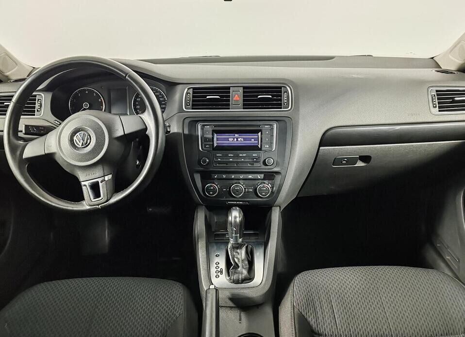 Volkswagen Jetta 1.6 AT (105 л.с.)
