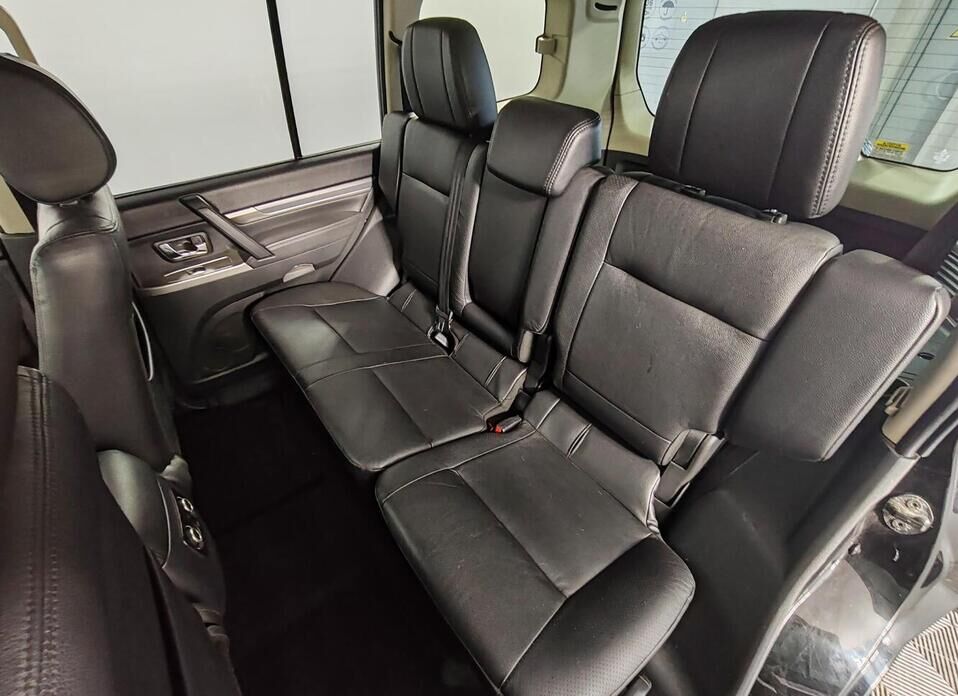 Mitsubishi Pajero, IV Рестайлинг 2 3.0 AT (178 л.с.) 4WD