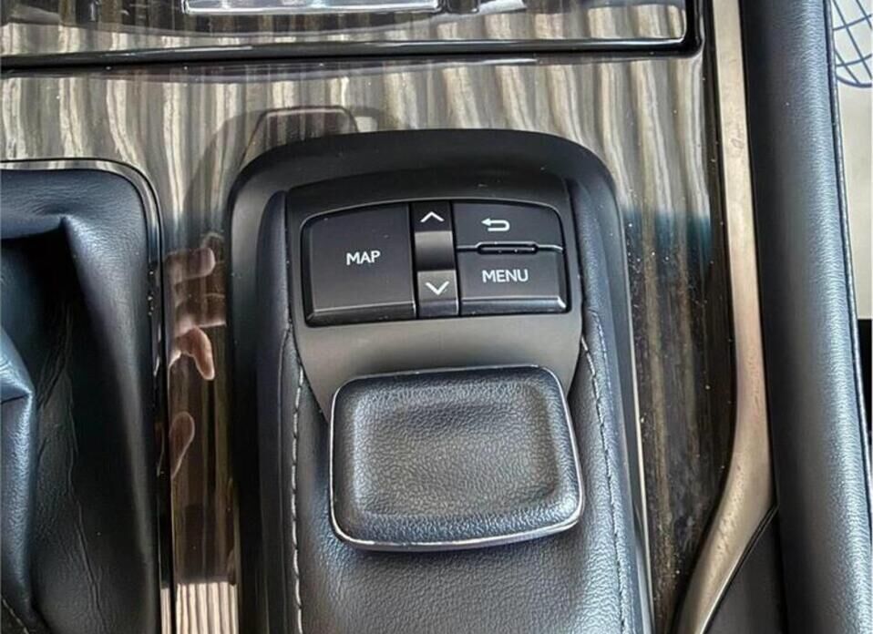 Lexus LX, III Рестайлинг 2 570 5.7 AT (367 л.с.) 4WD