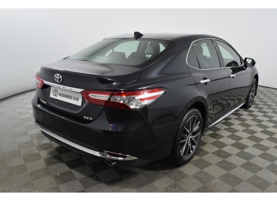 Toyota Camry 2.5 AT (209 л.с.)
