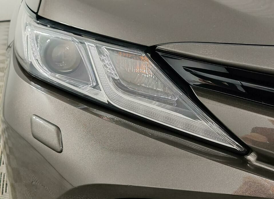 Toyota Camry 2.5 AT (181 л.с.)