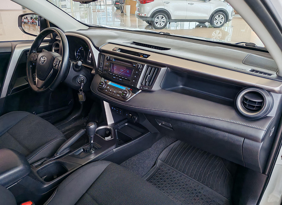 Toyota RAV4, IV (XA40) Рестайлинг 2.0 CVT (146 л.с.) 4WD