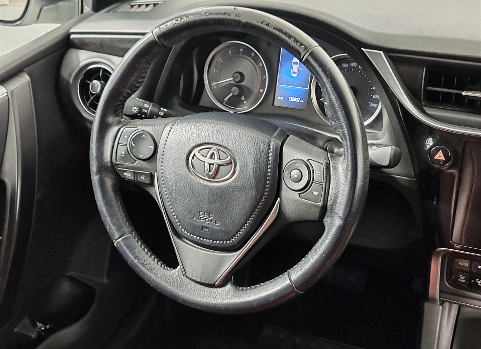 Toyota Corolla, XI (E160, E170) Рестайлинг 1.6 CVT (122 л.с.)