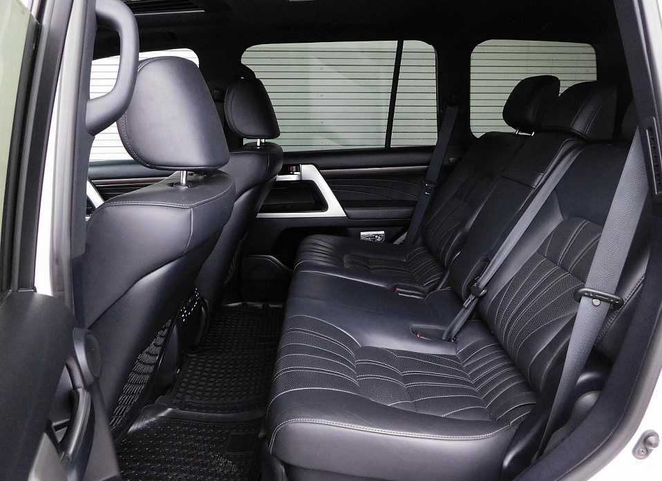 Toyota Land Cruiser, 200 Series Рестайлинг 2 4.6 AT (309 л.с.) 4WD