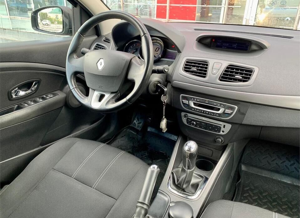 Renault Fluence 1.6 MT (106 л.с.)