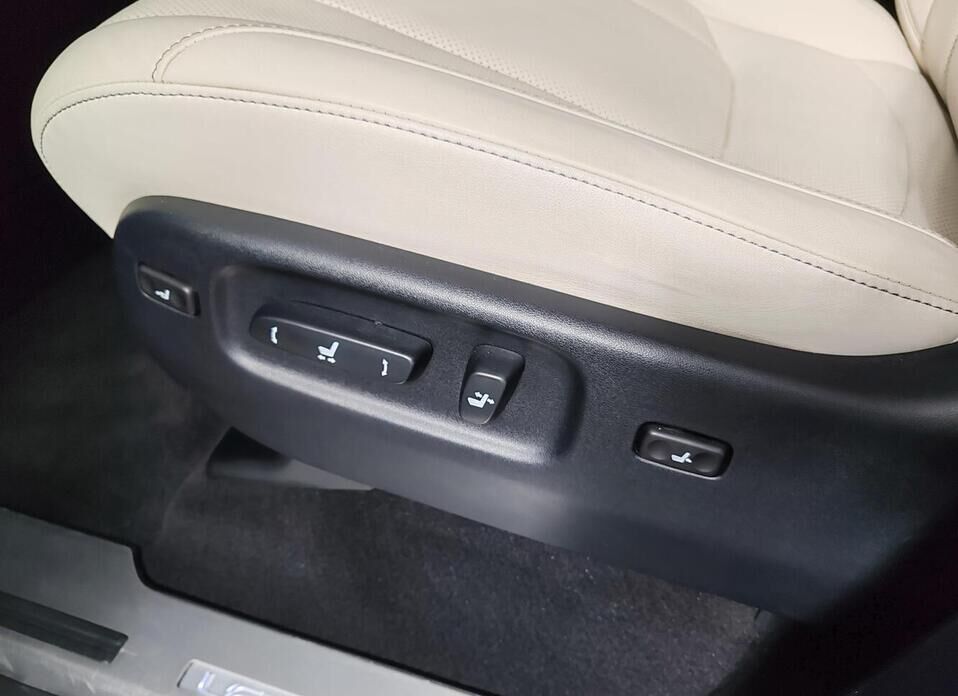 Lexus LX, III Рестайлинг 2 570 5.7 AT (367 л.с.) 4WD