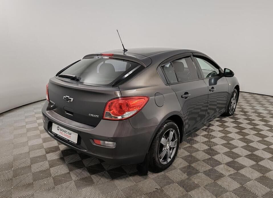 Chevrolet Cruze, I Рестайлинг 1.6 MT (109 л.с.)