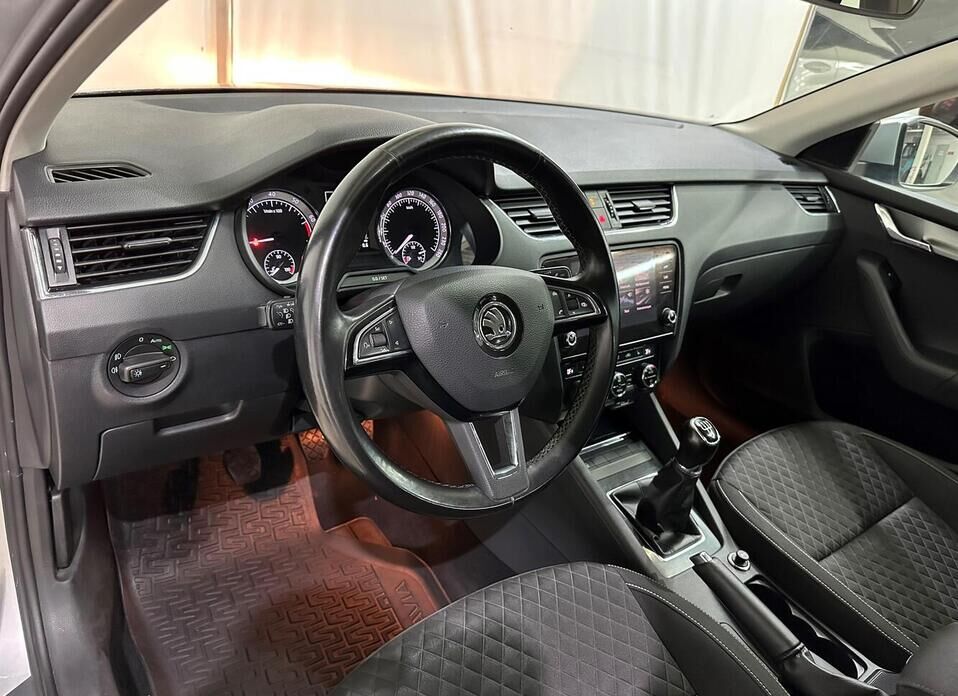 Skoda Octavia, III (A7) Рестайлинг 1.6 MT (110 л.с.)
