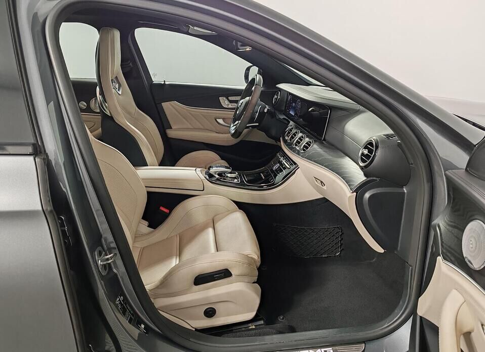 Mercedes-Benz E-Класс AMG, V (W213) 63 AMG S 4.0 AT (612 л.с.) 4WD