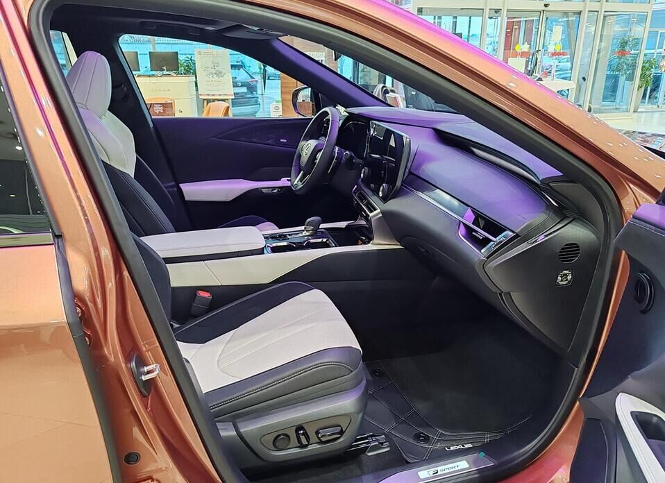 Lexus RX, V 500h 2.4hyb AT (371 л.с.) 4WD