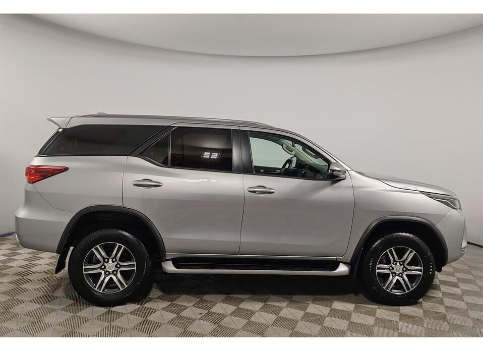Toyota Fortuner, II Рестайлинг 2.8d AT (200 л.с.) 4WD