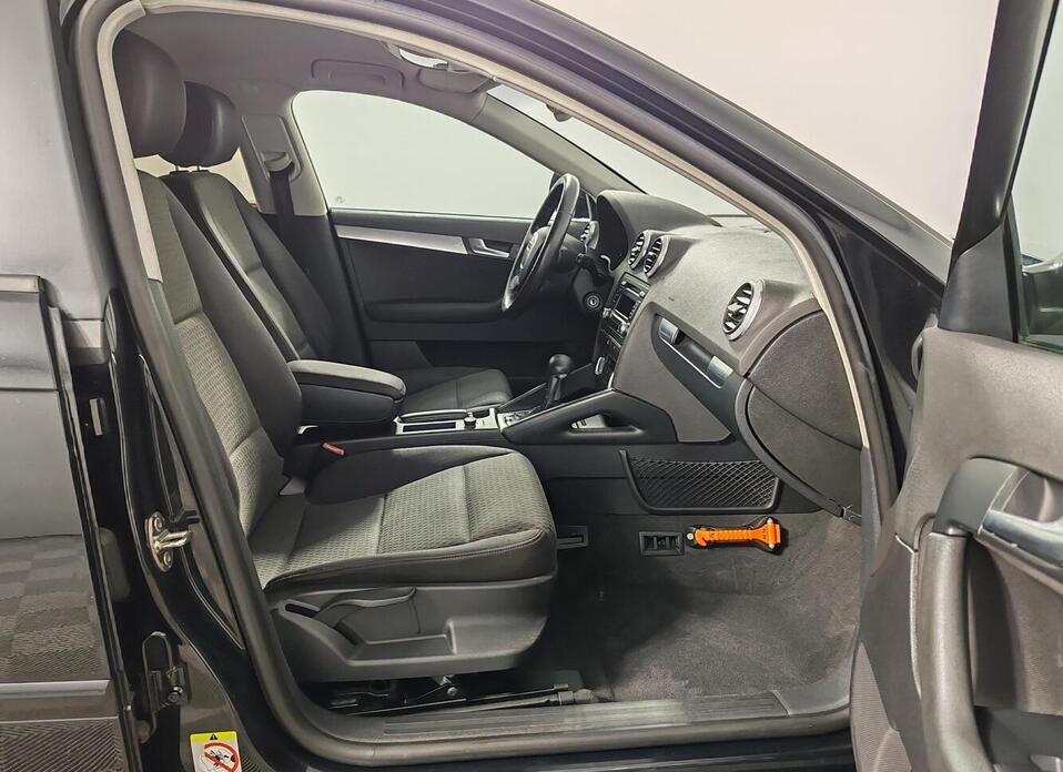 Audi A3, II (8P) Рестайлинг 2 1.4 AMT (125 л.с.)