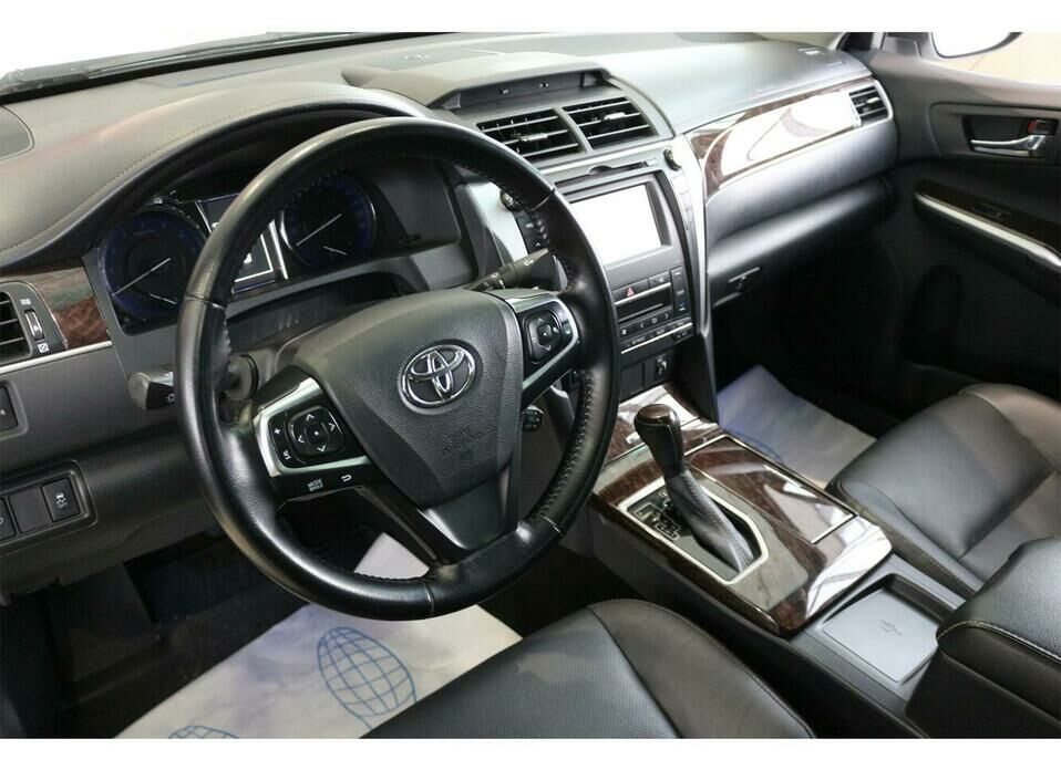 Toyota Camry 2.5 AT (181 л.с.)