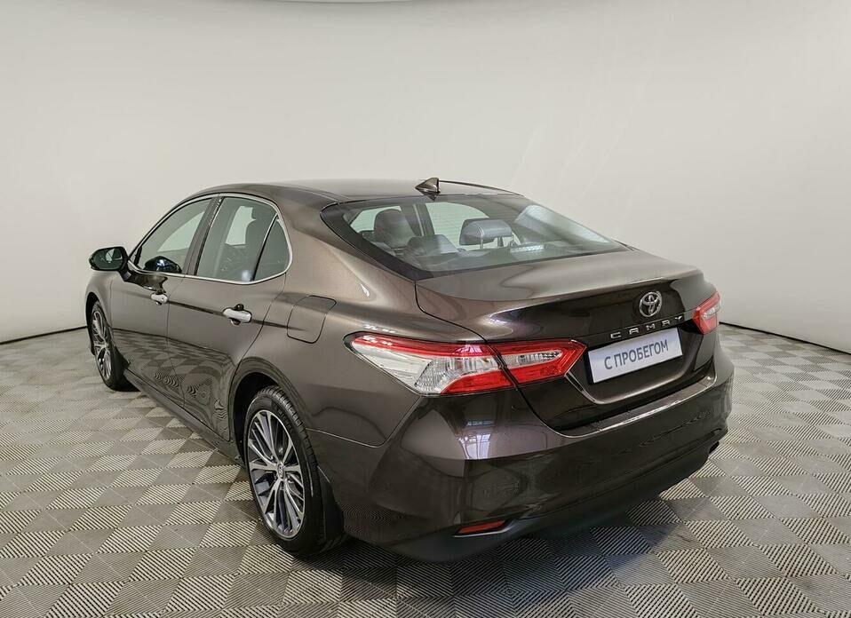 Toyota Camry 2.5 AT (181 л.с.)