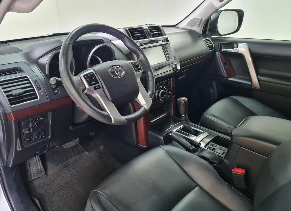 Toyota Land Cruiser Prado, 150 Series Рестайлинг 1 3.0d AT (173 л.с.) 4WD