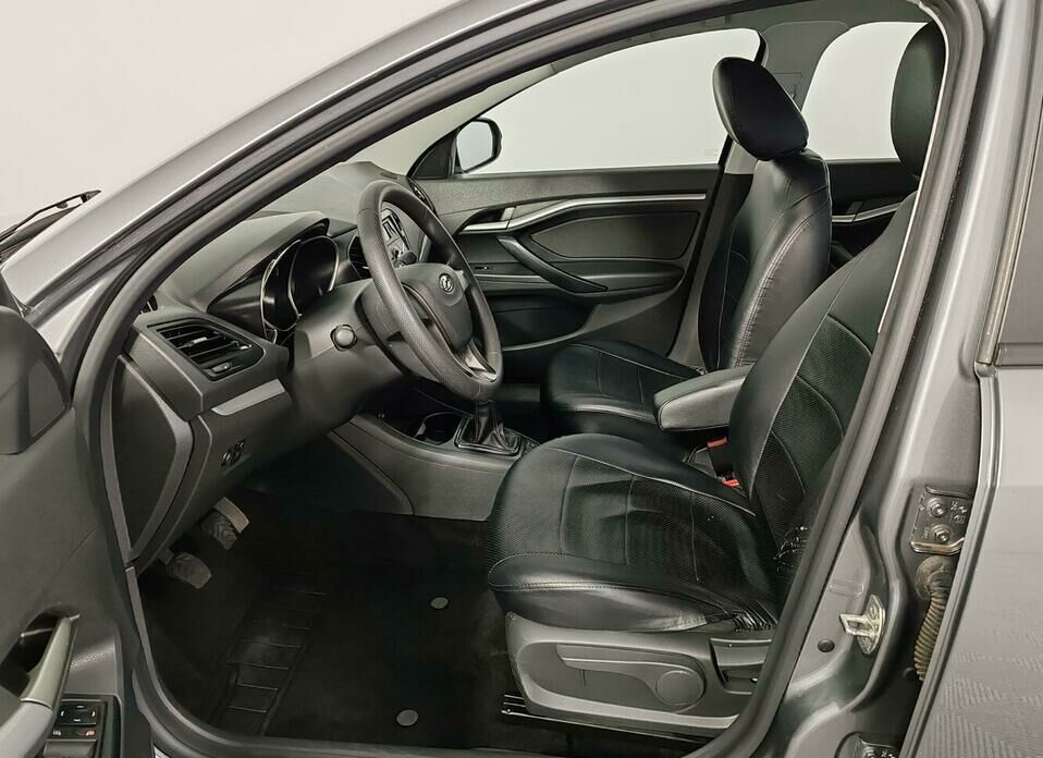 LADA (ВАЗ) Vesta 1.6 MT (106 л.с.)