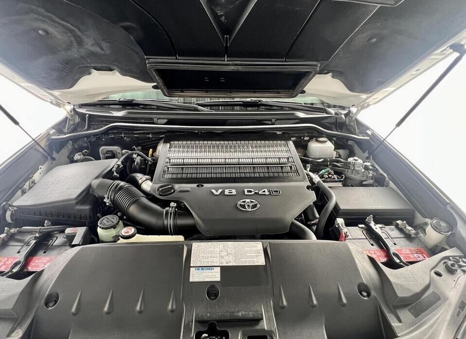 Toyota Land Cruiser, 200 Series Рестайлинг 2 4.5d AT (249 л.с.) 4WD