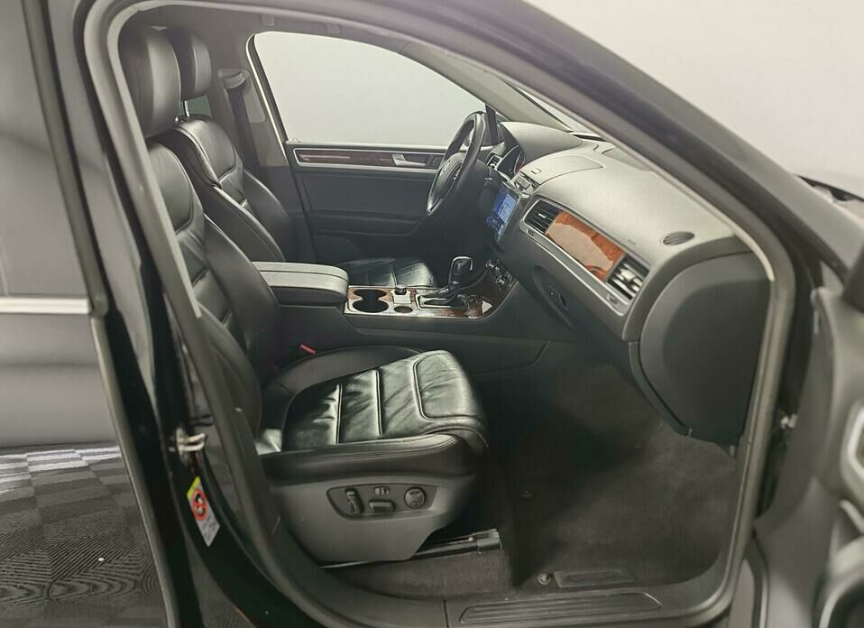 Volkswagen Touareg 3.0d AT (204 л.с.) 4WD
