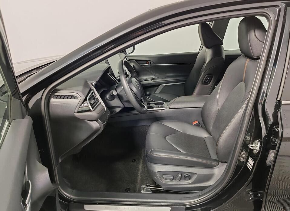 Toyota Camry 2.5 AT (209 л.с.)
