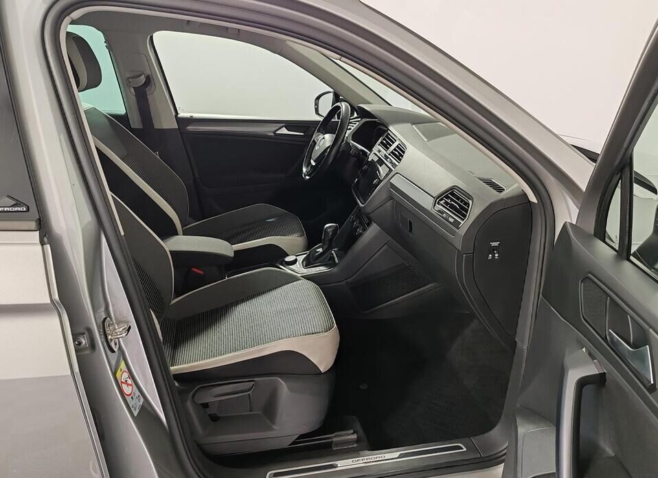 Volkswagen Tiguan, II 2.0 AMT (180 л.с.) 4WD
