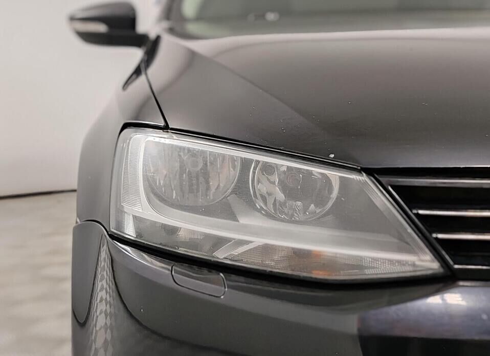 Volkswagen Jetta 1.6 AT (105 л.с.)