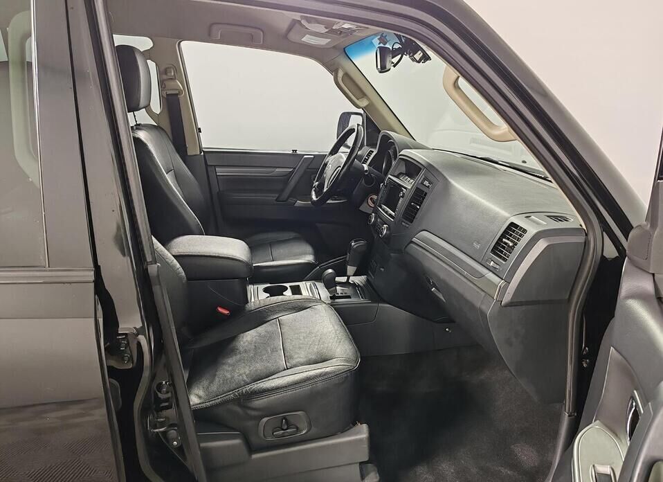 Mitsubishi Pajero, IV Рестайлинг 1 3.0 AT (178 л.с.) 4WD