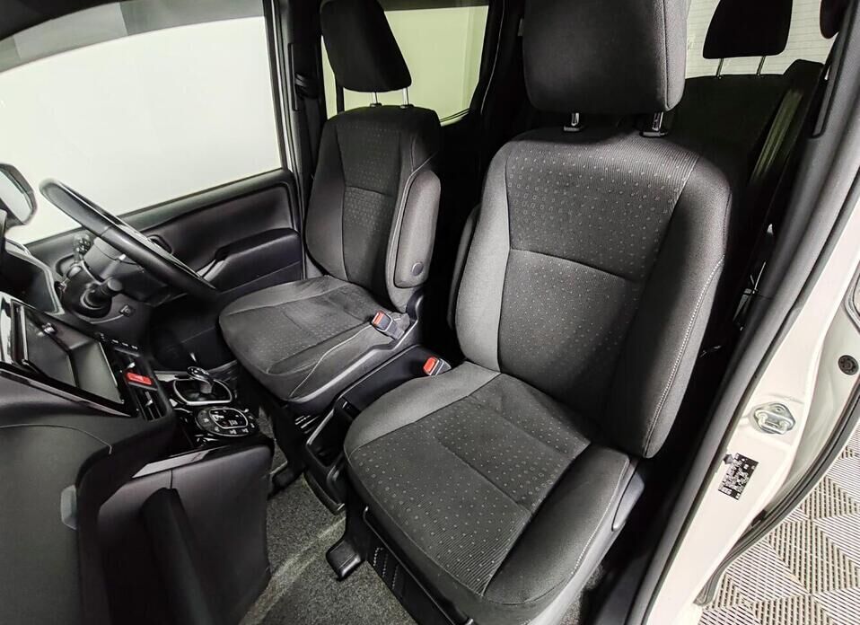 Toyota Voxy, III (R80) 1.8hyb CVT (99 л.с.)