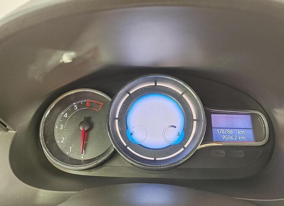 Renault Megane 1.6 CVT (114 л.с.)