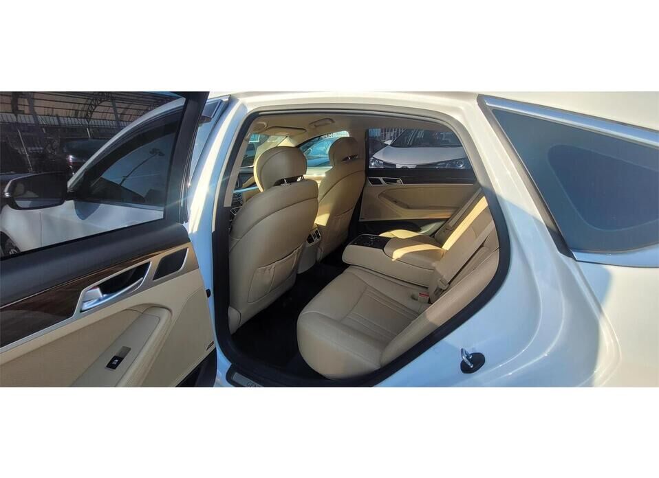 Hyundai Genesis, II 3.0 AT (249 л.с.) 4WD