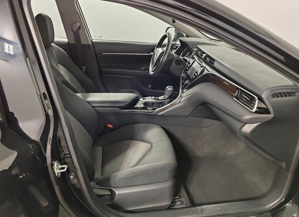 Toyota Camry, VIII (XV70) 2.5 AT (181 л.с.)