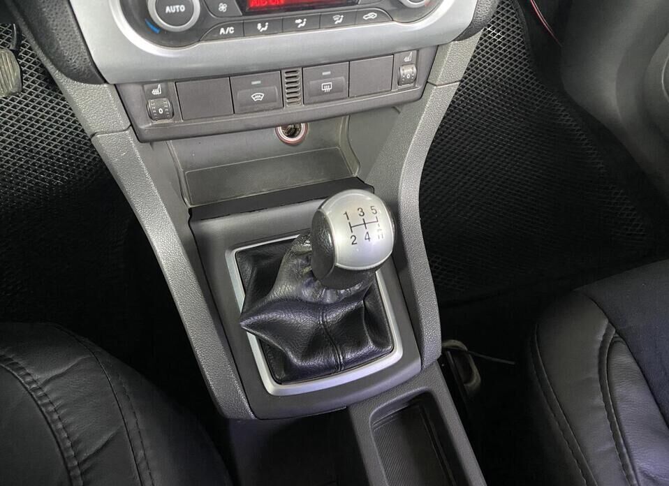 Ford Focus, II Рестайлинг 1.8 MT (125 л.с.)