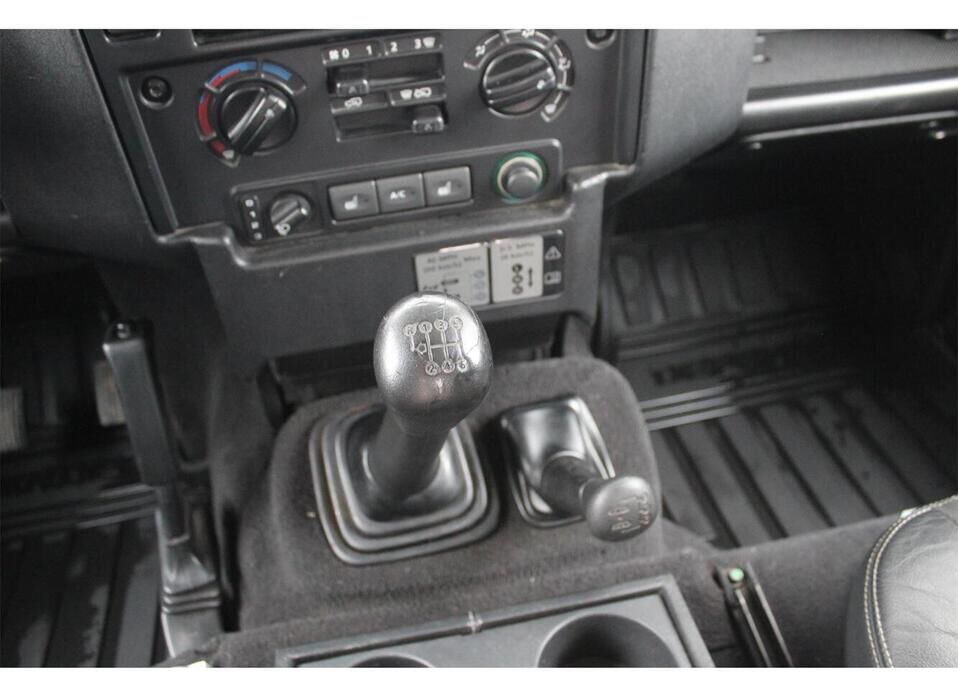 Land Rover Defender, I Рестайлинг 90 2.4d MT (122 л.с.) 4WD