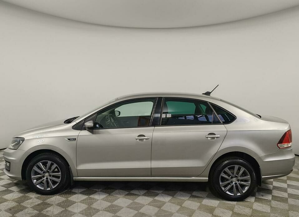 Volkswagen Polo 1.6 AT (110 л.с.)