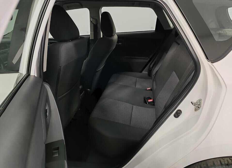 Toyota Auris 1.6 CVT (132 л.с.)
