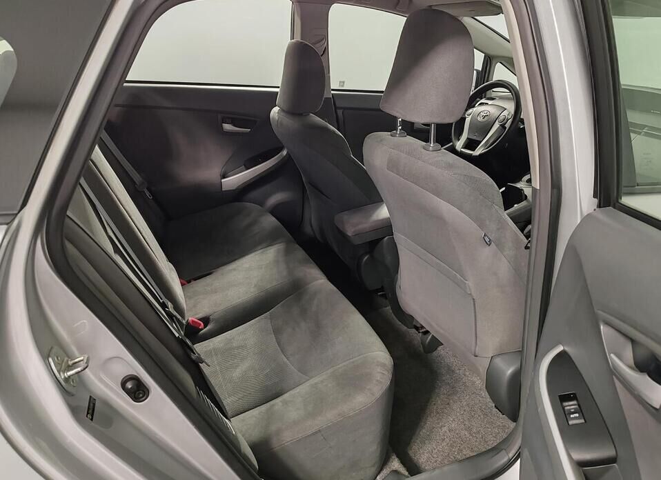 Toyota Prius, III (XW30) 1.8hyb AT (99 л.с.)