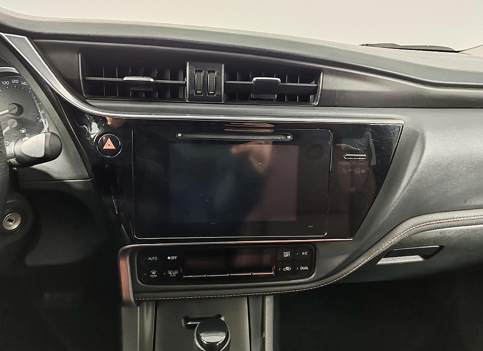 Toyota Corolla, XI (E160, E170) Рестайлинг 1.6 CVT (122 л.с.)