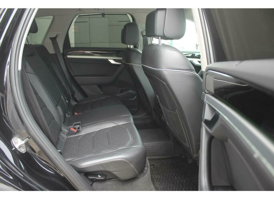 Volkswagen Touareg 3.0d AT (249 л.с.) 4WD