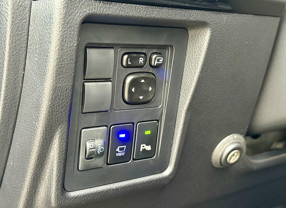 Toyota Land Cruiser Prado, 150 Series Рестайлинг 3 2.8d AT (204 л.с.) 4WD