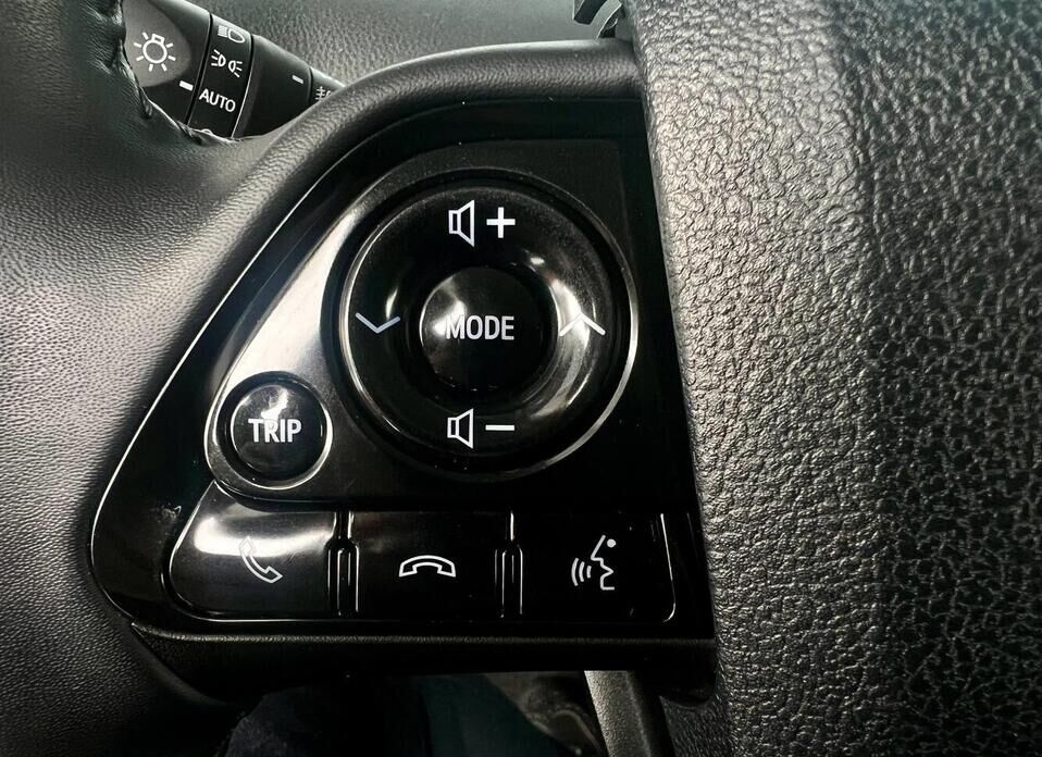 Toyota Prius, IV Рестайлинг (XW50) 1.8hyb AT (98 л.с.)