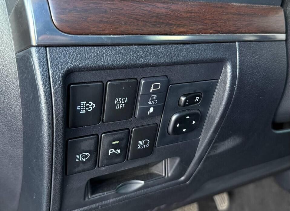 Toyota Land Cruiser, 200 Series Рестайлинг 2 4.5d AT (249 л.с.) 4WD