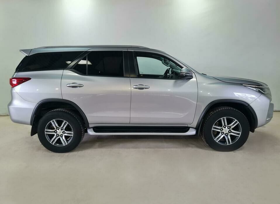 Toyota Fortuner 2.8d AT (200 л.с.) 4WD