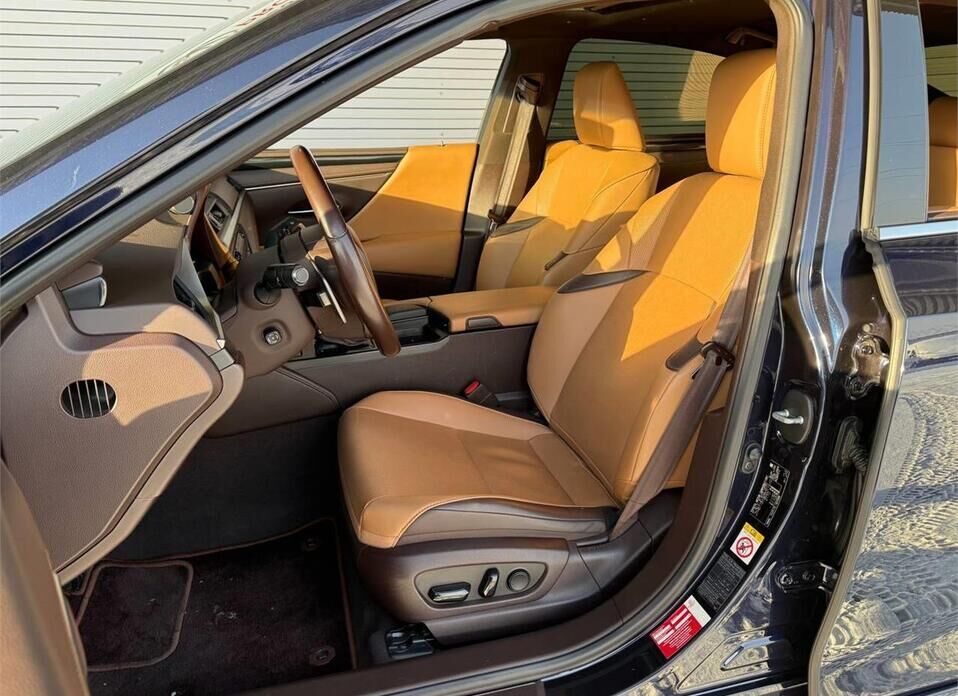 Lexus ES, VII 250 2.5 AT (200 л.с.)