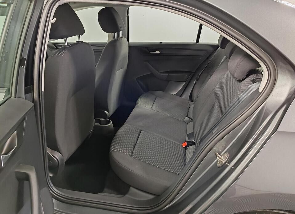 Volkswagen Polo 1.6 MT (110 л.с.)