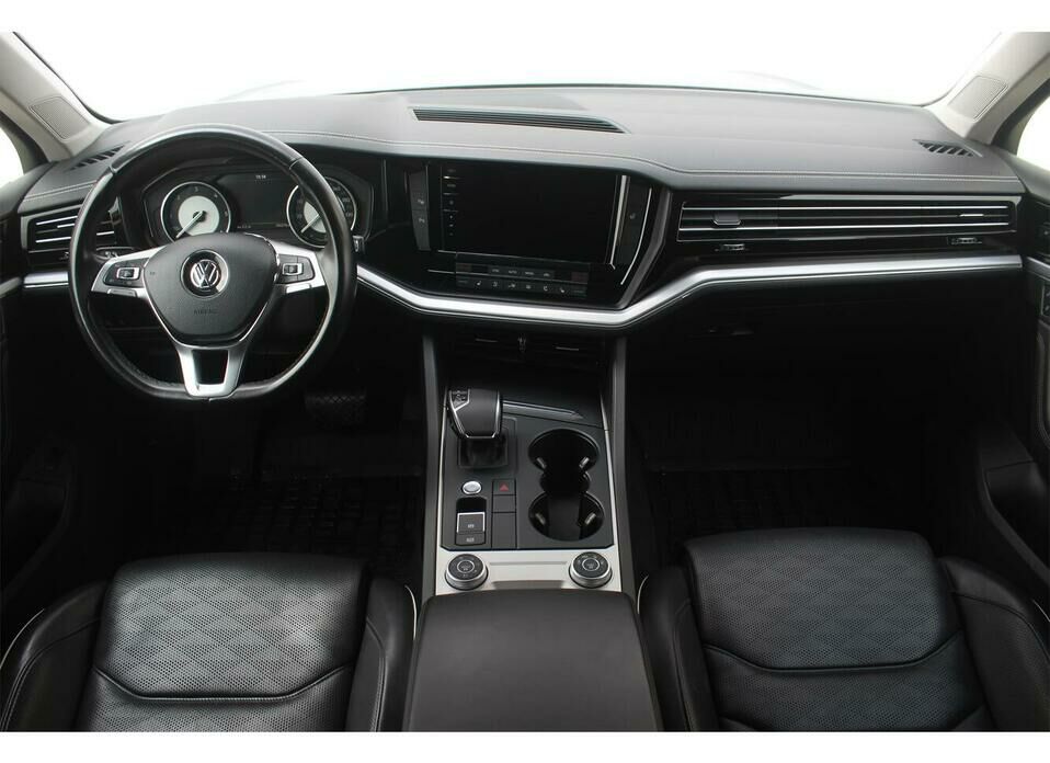 Volkswagen Touareg 3.0d AT (249 л.с.) 4WD
